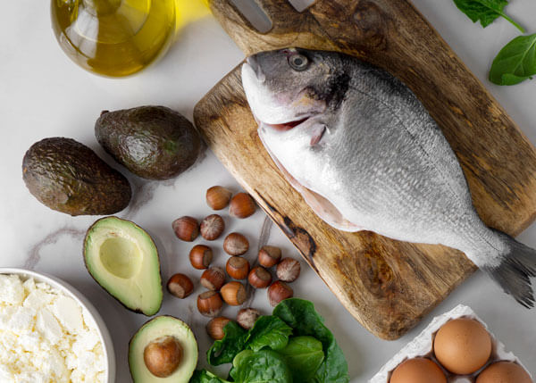 thyroid supporting foods - eggs, avocado, fish, nuts,